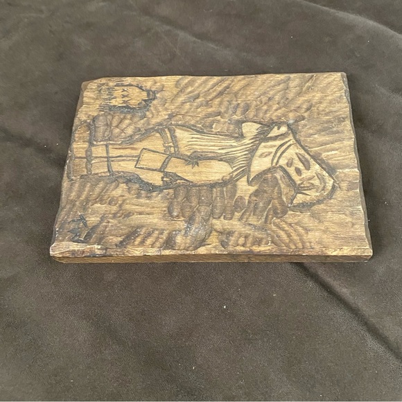 Vintage Hand Carved Pyrography Wooden Folk Art Gnome Plaque 8”x5” - Picture 3 of 9